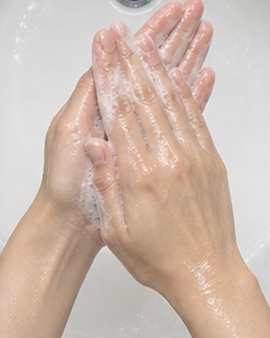 Humedece y forma espuma